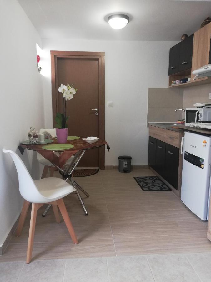 Small Studio With Yard Chania  Bagian luar foto