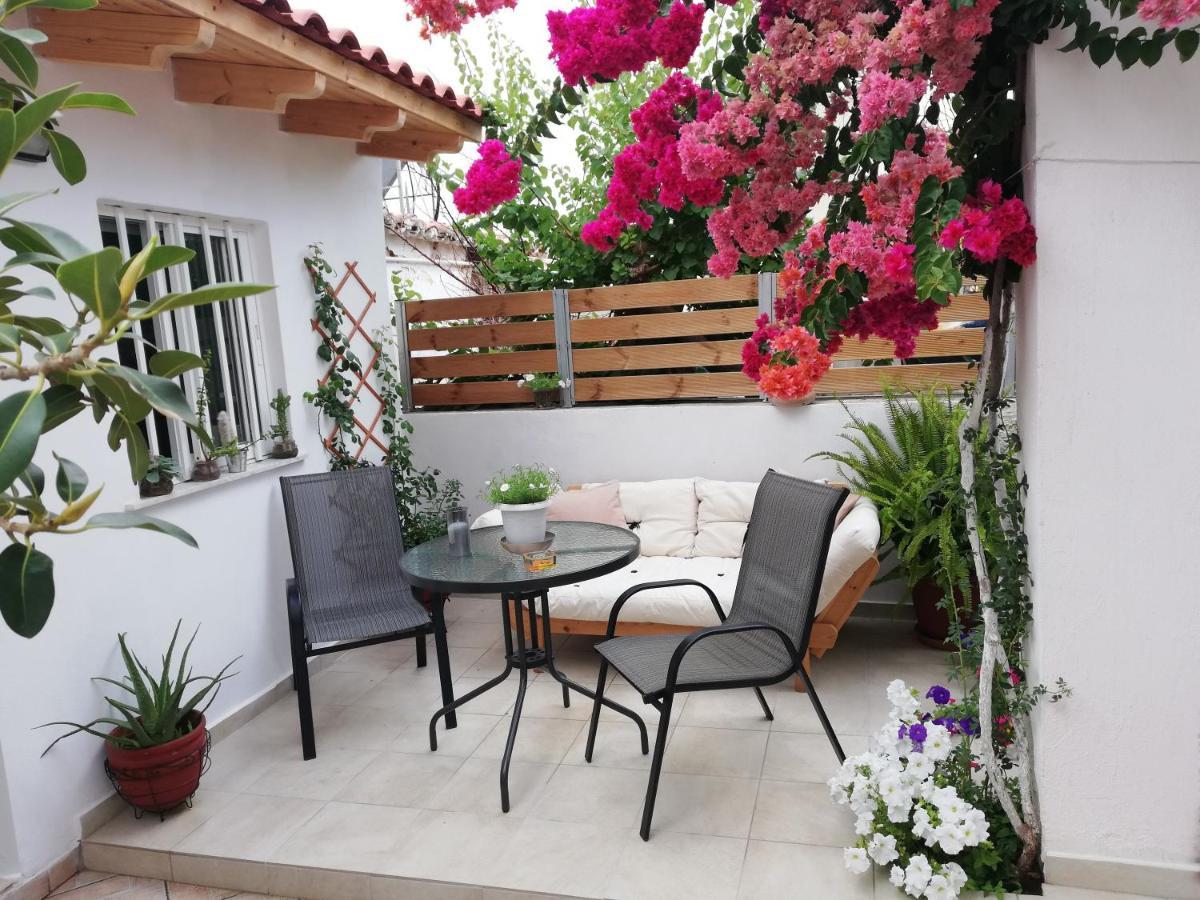 Small Studio With Yard Chania  Bagian luar foto